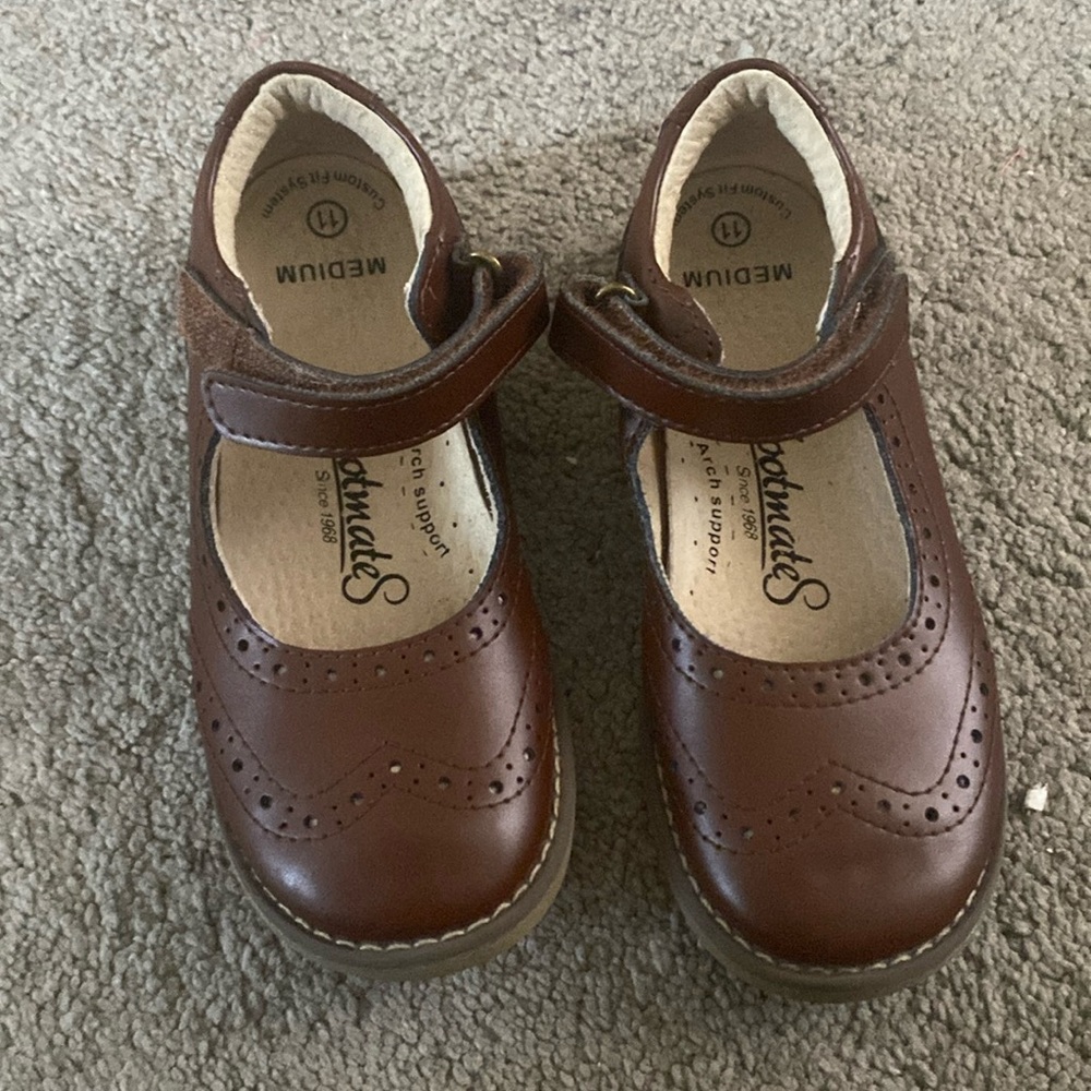 Girl school shoes size 11